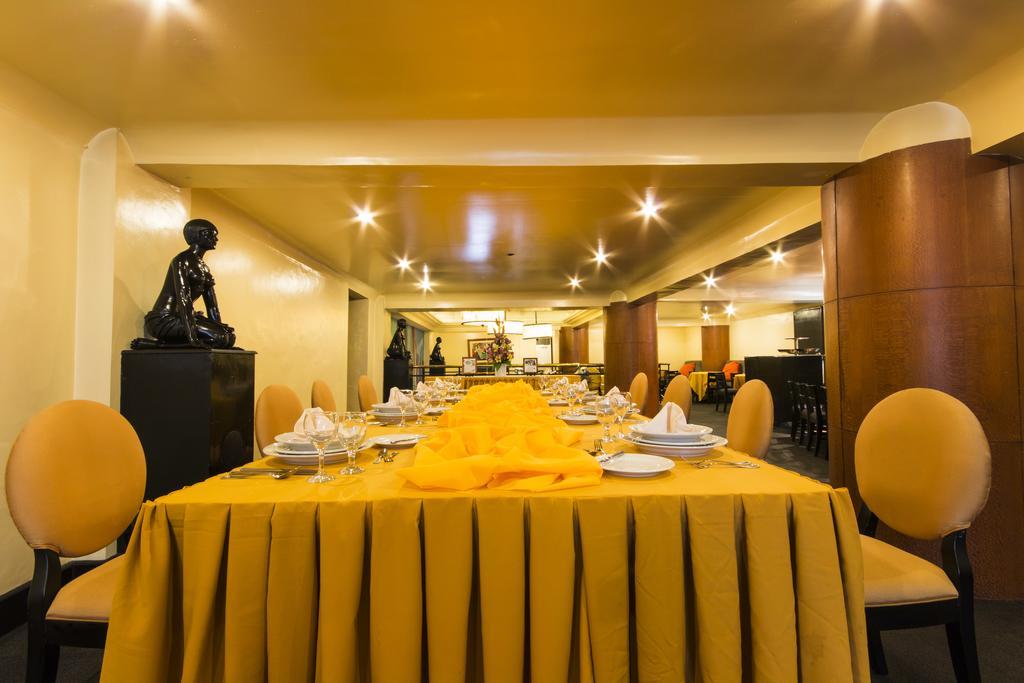Miramar Hotel Manila Exterior foto
